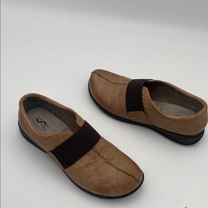 SoftWalk Tan Leather Slip-On Loafers women 9N casual leather office comfort Y2K